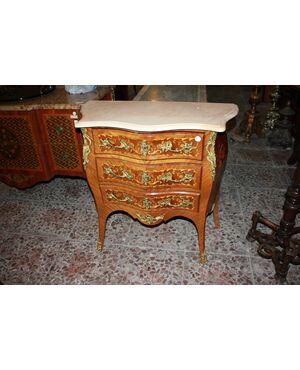 Comoncino Stile Luigi XV del 1800 riccamente Intarsiato