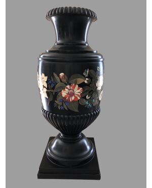 VASO IN PIETRE DURE 