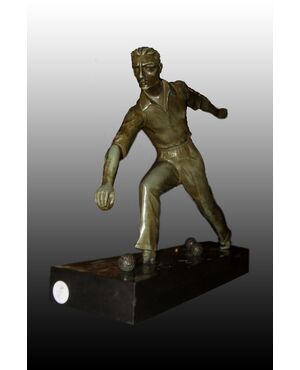 Scultura Decò francese di inizio 1900 in bronzo Giocatore di Bocce