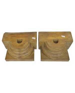 Coppia di mezzi capitelli in legno - M/740 -