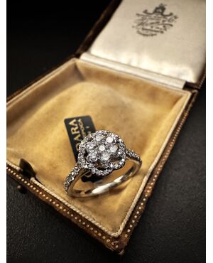 Anello  a  fiore  con  Diamanti  1.75  ct. 