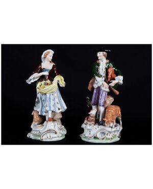 Coppia di statuine in porcellana decorata Dresda marchiate del 1800 fanciulla fanciullo e cani