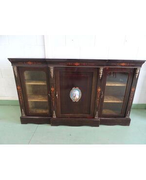 Credenza Vittoriana intarsiata con placca centrale in Sevrese primi 1800