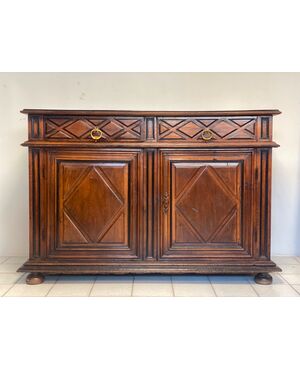 Credenza in noce Luigi XIV  . Lombardia Piemonte XVII secolo 