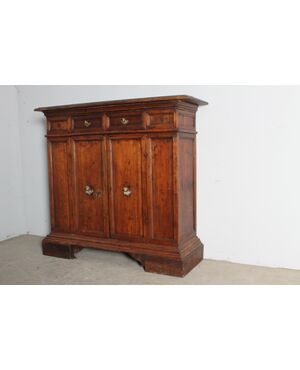 Antica credenza stipo Bologna XVII sec .noce mis 126 x cm 40. H 115 