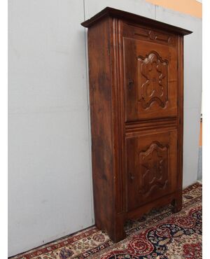 ARMADIO-CREDENZA STIPO DA DISPENSA IN NOCE A DUE PORTE EPOCA 700 FRANCIA  cm L 100xP36xH205 larghezza con cornice cm 115