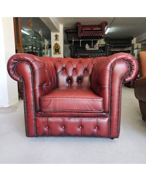 Poltrona chesterfield club inglese originale vintage in pelle rosso bordeaux anticato 