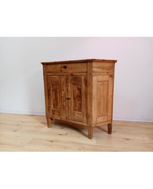 Piccola credenza rustica scantonata in abete e larice - fine 800- credenzina