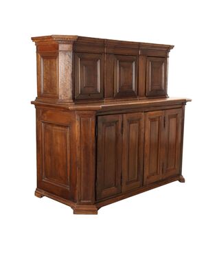 Credenza con Alzata in Noce Centro Italia inizio del XVIII Secolo