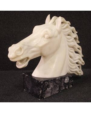 Scultura in marmo bianco testa di cavallo del XX secolo