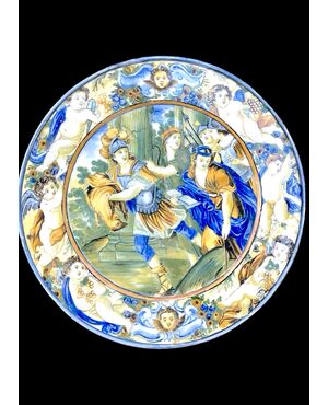 Piatto in maiolica decorato con scena mitologica e tesa a putti e mascherone.Castelli d’Abruzzo.Bottega Gentile. 