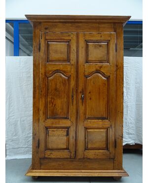 Dispensa rustica in noce con fianchi in rovere fine 1600 Francia