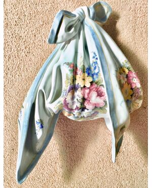 Handkerchief-shaped majolica applique vase with floral decoration Antonibon manufacture, Nove di Bassano.     