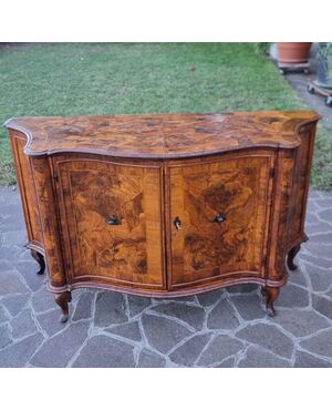 Raffinata credenza dell'800 in radica di noce da palazzo Veneziano