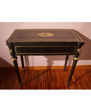 Antico tavolino da gioco francese stile Boulle del 1800 in legno ebanizzato con intarsi in ottone e bronzi