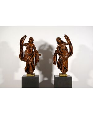 Coppia di sculture barocche in legno di noce, Veneto, fine XVII secolo