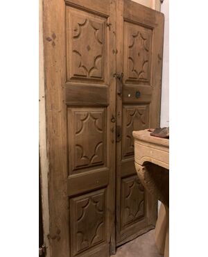  PTI743 - Porta in legno di noce, epoca '700, misure cm L 124 x H 224  