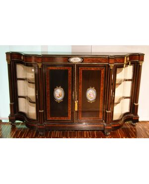 Ricca credenza Servante francese in ebano con medaglioni in porcellana di Sevres del 1800 stile Luigi XV