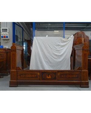 Letto singolo Carlo X in palissandro finemente intarsiato acero 1820 Francia