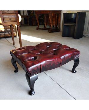 Poggiapiedi o pouf chesterfield vintage inglese originale in pelle bordeaux 