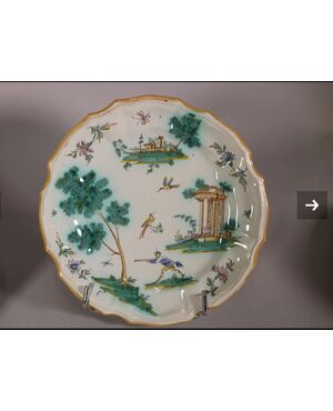 Piatto in maiolica , manifattura Ferniani Faenza , XVIII secolo