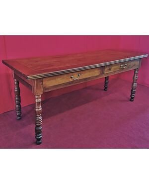 Writing table with inlaid fillet on the top