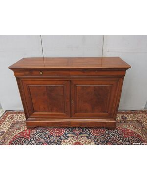 GRANDE CREDENZA A DUE PORTE IN NOCE CAPUCCINO RESTAURATA EPOCA 800 RESTAURATA cm L 159xP56xH100