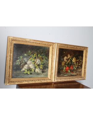 Antica coppia di dipinti olio su tela fiori epoca 1892 . Mis 82 x 72 . Firmati in cornice antica dorata. 