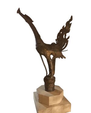 Scultura orientale raffigurante un cigno alato in bronzo