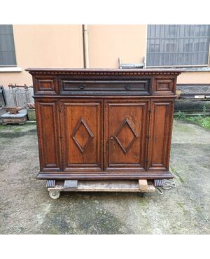 credenza seicentesca