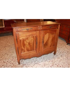 Credenza 2 porte francese in legno di noce stile Provenzale con motivo di intaglio XIX secolo