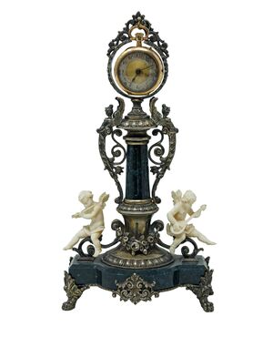 Germania, fine XIX, inizio XX secolo, Portaorologio con putti musicanti