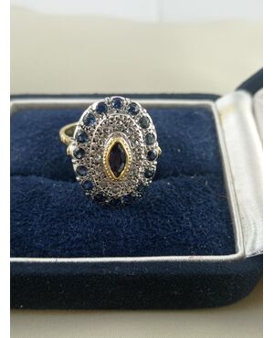 ANELLO ZAFFIRO  TAGLIO MARQUISE SU ORO 18 KT