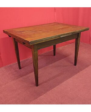 Rectangular table with retractable extensions