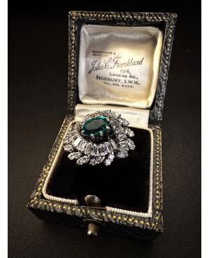 Anello  con  Diamanti  e  Smeraldo