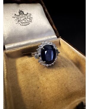 Anello  con  Zaffiro  8.5  ct.  e Diamanti