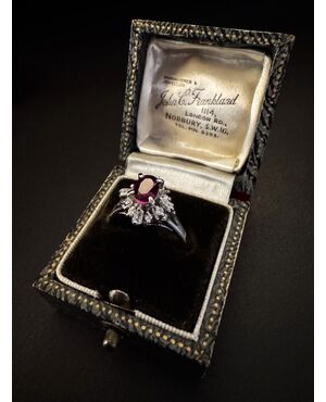 Anello  in  Platino  con  Rubino e  Diamanti  