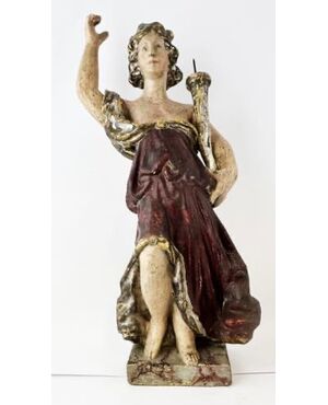 Scultura lignea di angelo con cornucopia reggicero policromo . Epoca fine 600