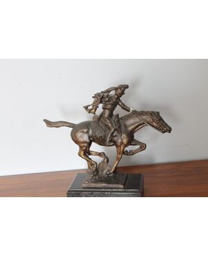 Antico Bronzo Bersagliere a cavallo epoca fine 800   . mis h cm 32 L 36 