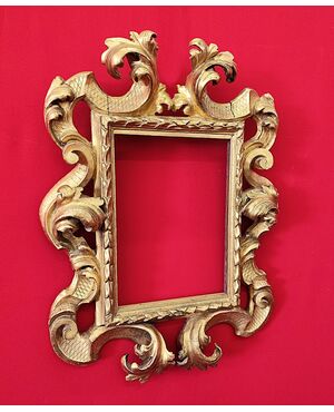 Golden frame 600