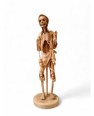 Memento Mori, scultura raffigurante uno scheletro incappucciato