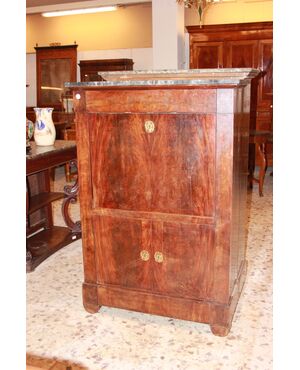 Secretaire francese di metà 1800 stile Impero con bocchette in bronzo e piano in marmo nero