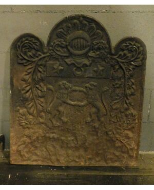 p125 cast iron plate with heraldic decorations, mis. larg. 69 cm x 79 cm height