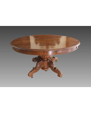 Extending oval table