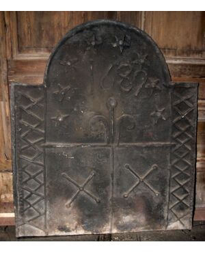 P127 plate cast iron fireplace dated 1689, mis. 71 cm x 82 alt.
