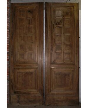 ptn202 door in walnut &#39;900, mis. h 312 cm x 206 cm width.