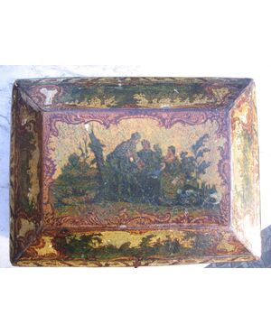 Paper mache box decorated in poor art. Turin eighteenth century.