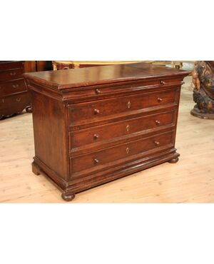 Lombard walnut antique chest of drawers of the end of the seventeenth century