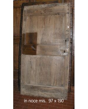 ptir389 door in walnut with nails bands, mis. 97 x 190 cm