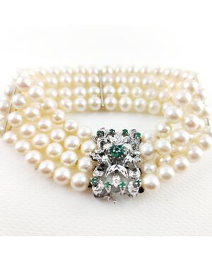 Bracciale in oro bianco con smeraldi e perle